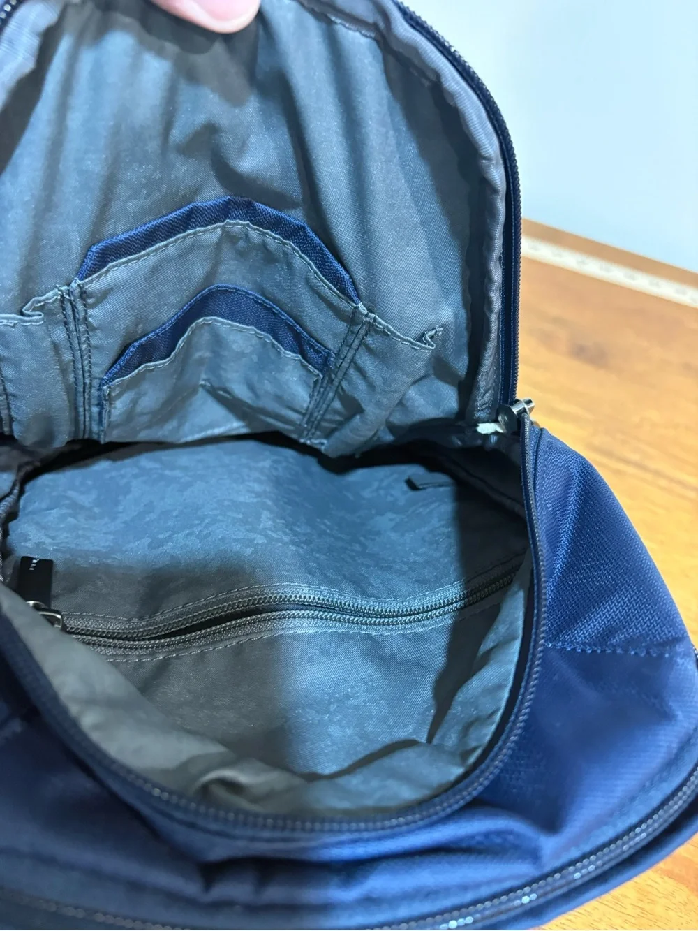 TUMI Kimball Commuter Series Adjustable Sling Bag / Backpack Navy/ Black, NWOT